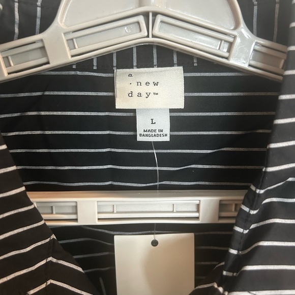 A New Day Women’s Black & Silver Stripped Button Down Dress

Size L
NWT - Picture 6 of 9